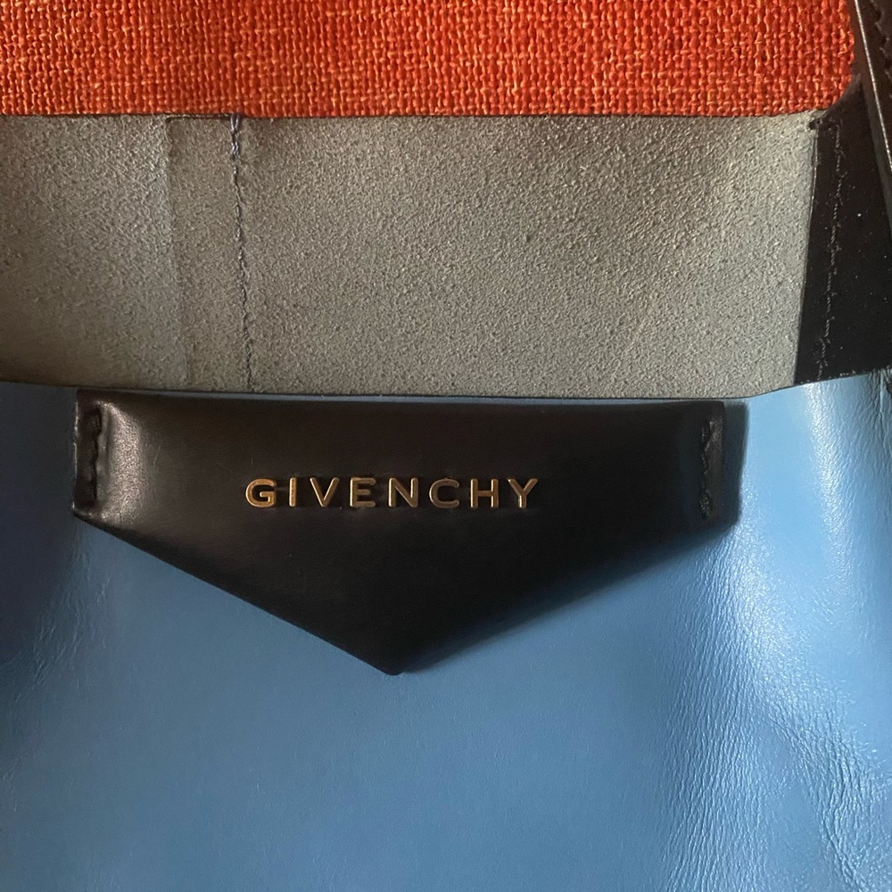 Givenchy - Picture 11 of 14